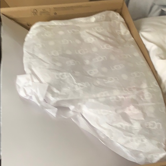 UGG’S - Picture 3 of 4